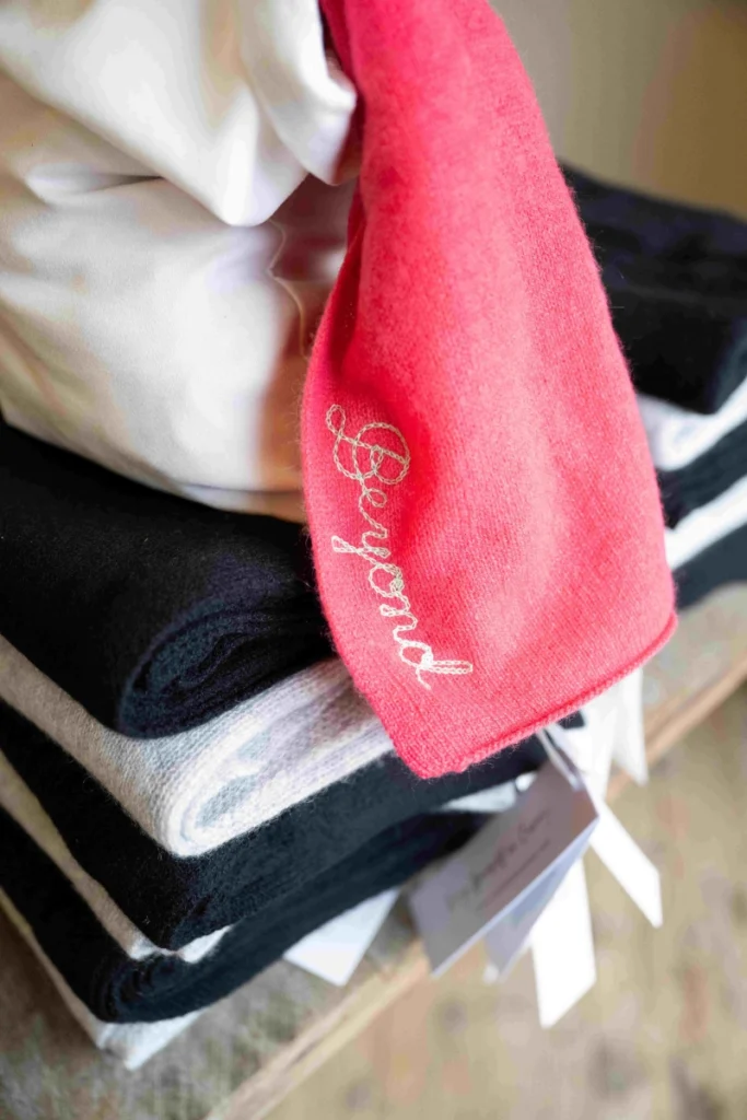 Cashmere embroidery station